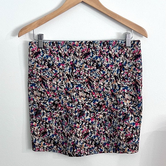 BCBGeneration‎ Womens Mini Skirt Size Medium Multicolor Print Stretch Knit - Picture 2 of 3